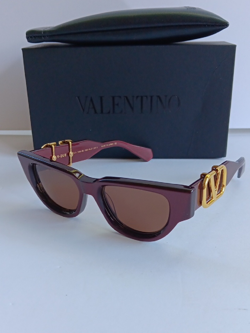 Valentino NWOT Garavani V-Due Cat-Eye Sunglasses Bordeaux with Gold tone VLogo